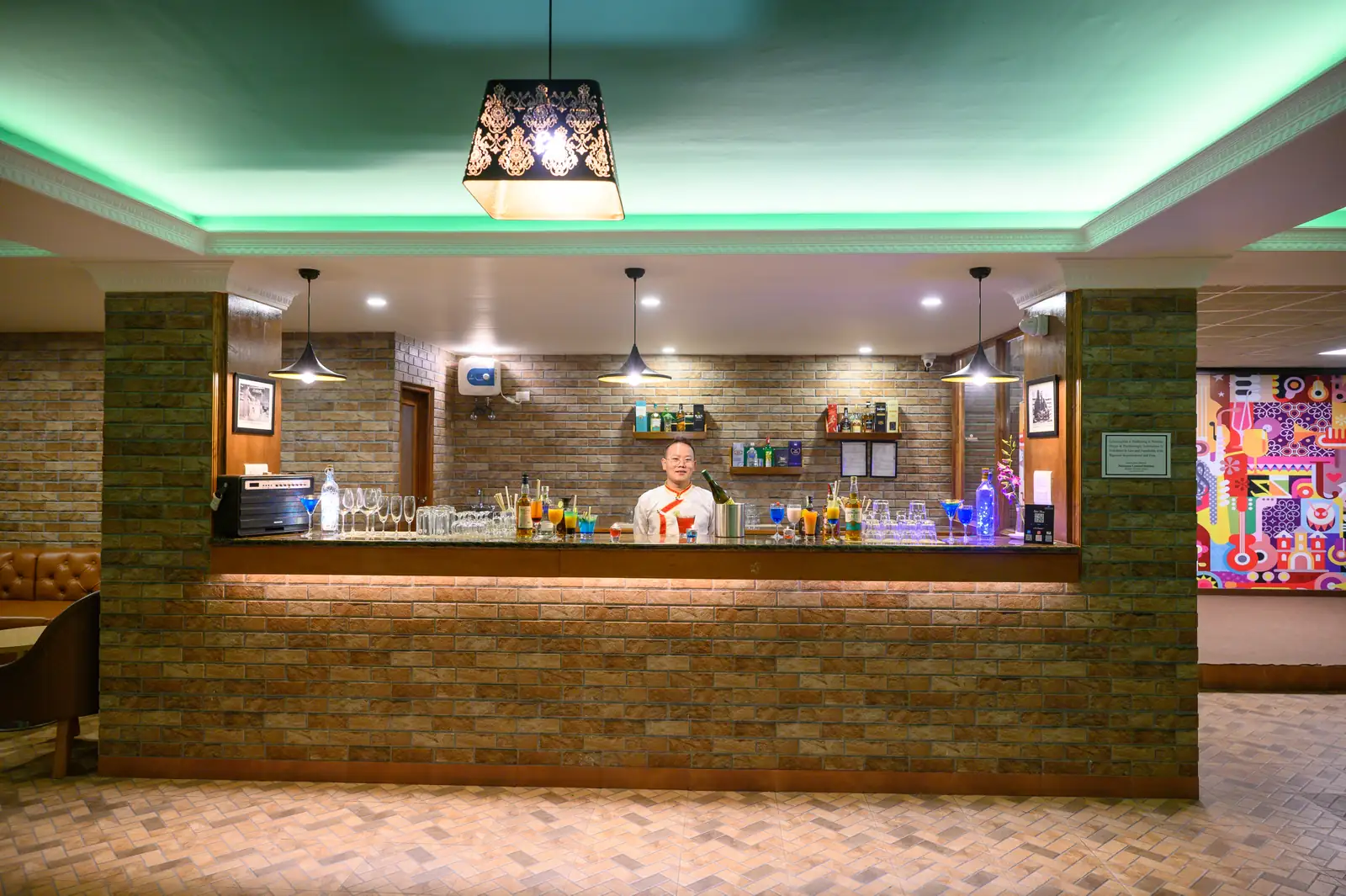 Guras Bar & Lounge