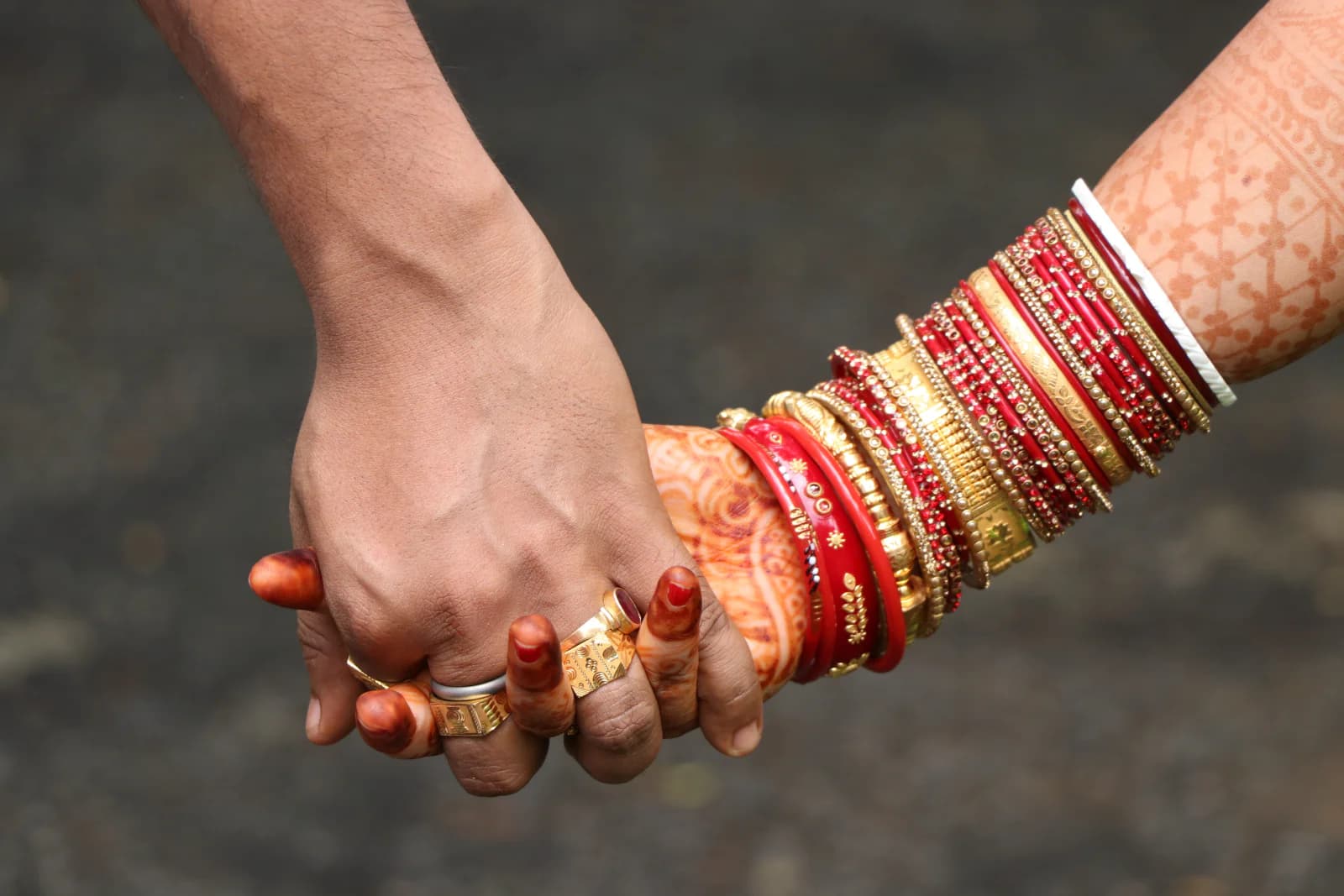 A couple exchanging vows at Sinclairs Retreat Kalimpong