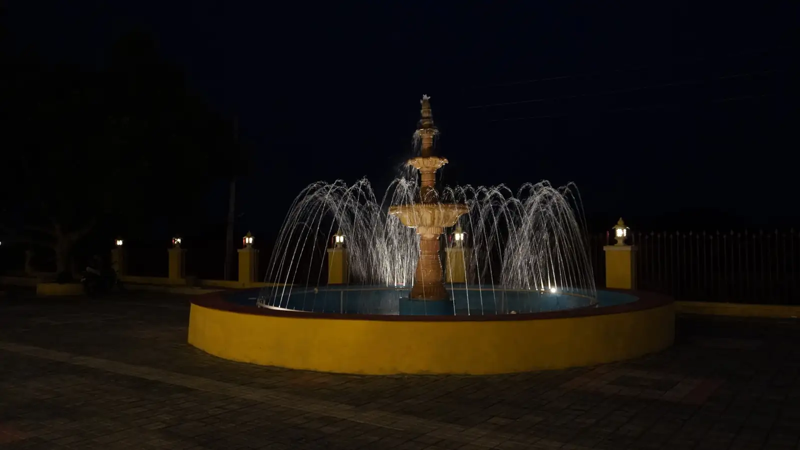 The illuminated fountain at the palace entrance courtyard, by night
