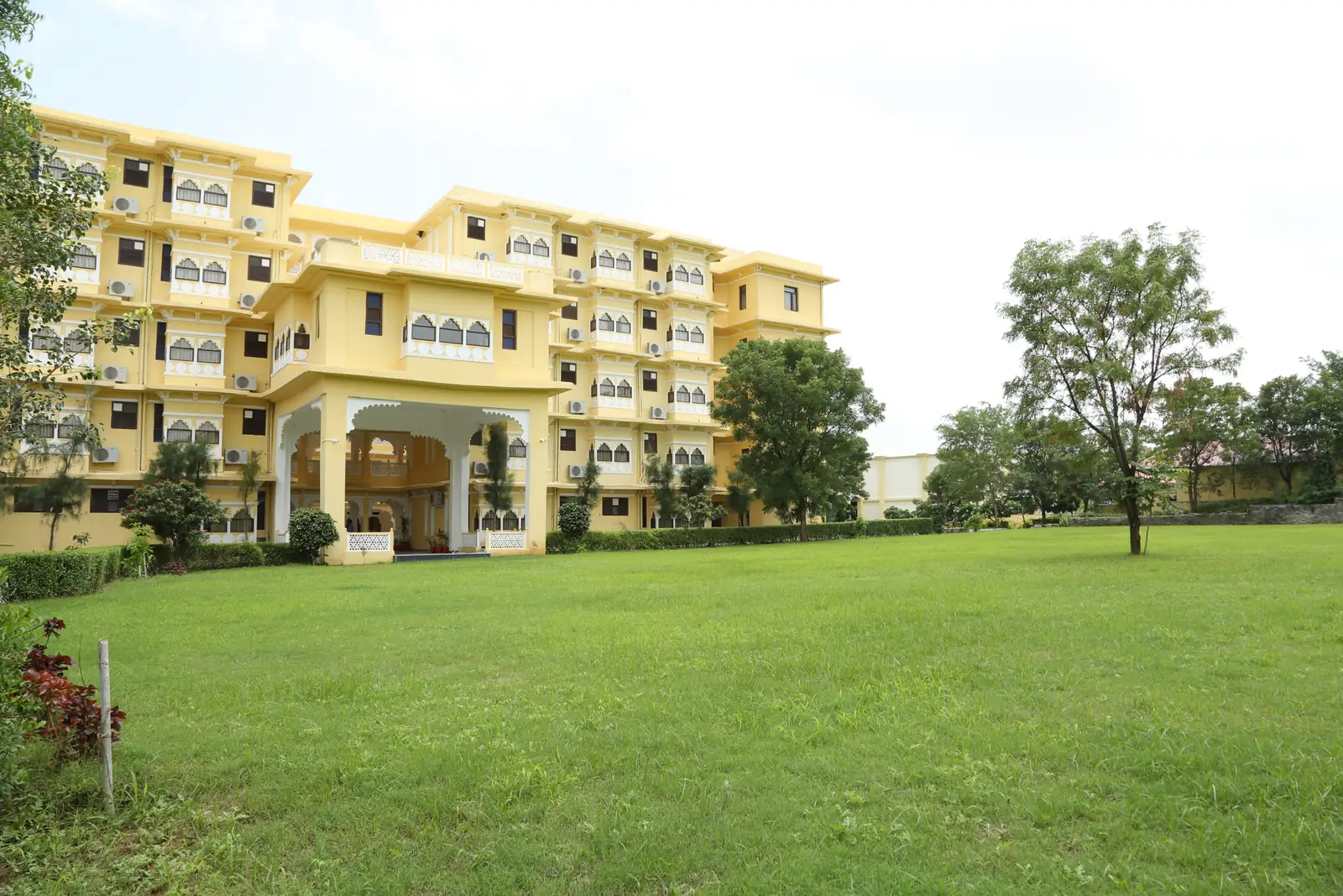 Sinclairs Palace Retreat Udaipur facade with its landscaped lawn, by day